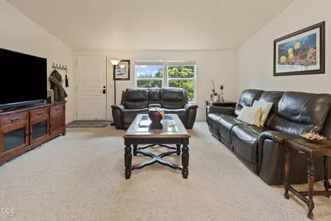 Living - 20585 Fred Meyers Rd, Bend, OR 97701 photo 2 of 4