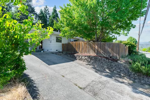 1234 NW Highland Ave, Grants Pass, OR 97526
