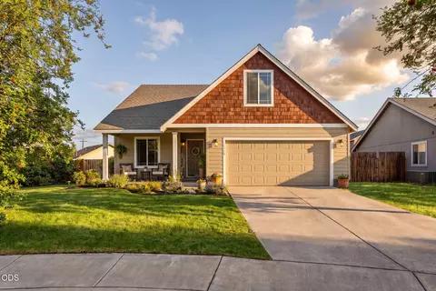 1924 NW Joshua Tree Ct, Redmond, OR 97756