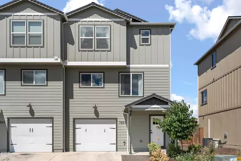 7851 28th St, White City, OR 97503