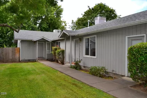 1632 Leonard Rd #A & B, Grants Pass, OR 97527