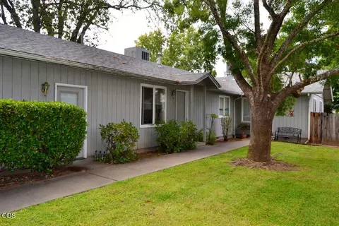 1636 Leonard Rd #A & B, Grants Pass, OR 97527