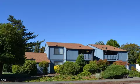 401 NW B St #ABCDE, Grants Pass, OR 97526