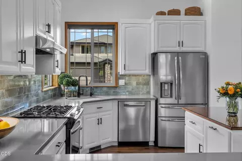 Kitchen - 61899 Broken Top Dr, Bend, OR 97702 photo 3 of 3
