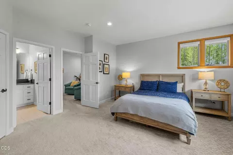 Bedroom - 61899 Broken Top Dr, Bend, OR 97702 photo 8 of 8