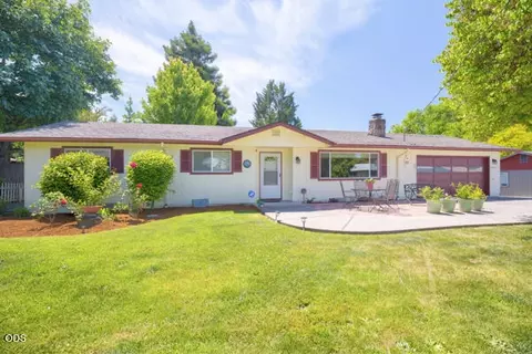1429 NE Meier Dr, Grants Pass, OR 97526
