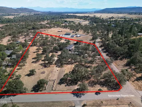 222 Crescent Dr, Eagle Point, OR 97524 photo 3
