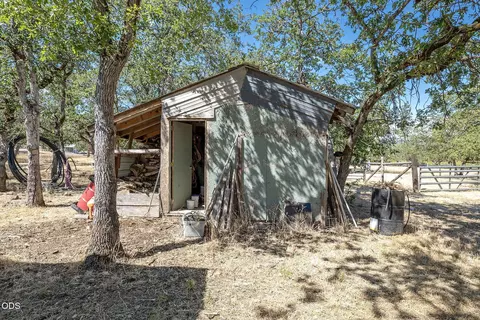 222 Crescent Dr, Eagle Point, OR 97524 photo 34