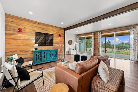 Living - 65180 78th St, Bend, OR 97703 photo 2 of 3