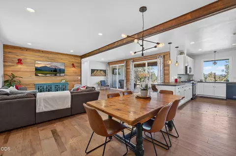 Dining - 65180 78th St, Bend, OR 97703 photo 1 of 2