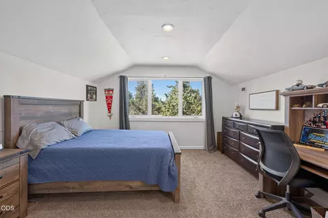 Bedroom - 65180 78th St, Bend, OR 97703 photo 6 of 7