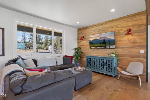 Living - 65180 78th St, Bend, OR 97703 photo 2 of 3