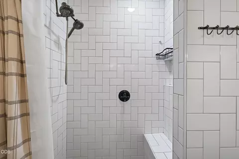 Bath - 65180 78th St, Bend, OR 97703 photo 2 of 5