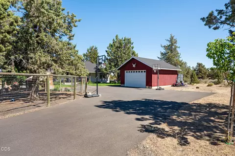 Exterior - 65180 78th St, Bend, OR 97703 photo 13 of 14