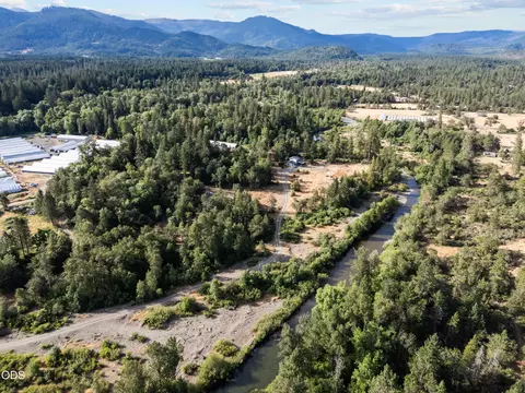 302 River Grove Dr, Cave Junction, OR 97523 photo 13