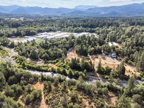 302 River Grove Dr, Cave Junction, OR 97523 photo 11