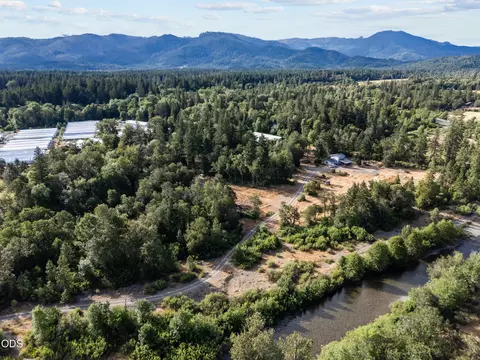 302 River Grove Dr, Cave Junction, OR 97523 photo 12