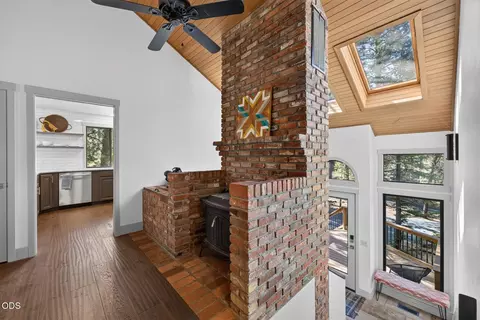 Entry Way - 17907 Lofty Ln # 4, Sunriver, OR 97707 photo 1 of 5