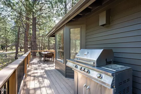 Exterior - 17907 Lofty Ln # 4, Sunriver, OR 97707 photo 6 of 15