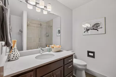 Bath - 17907 Lofty Ln # 4, Sunriver, OR 97707 photo 6 of 7