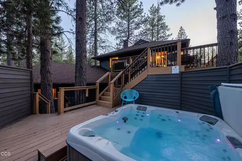 Exterior - 17907 Lofty Ln # 4, Sunriver, OR 97707 photo 5 of 15