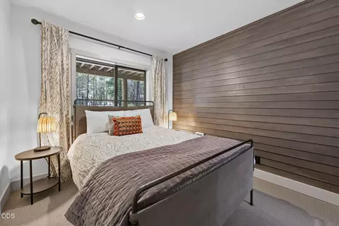 Bedroom - 17907 Lofty Ln # 4, Sunriver, OR 97707 photo 5 of 8