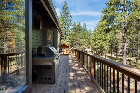 Exterior - 17907 Lofty Ln # 4, Sunriver, OR 97707 photo 7 of 15