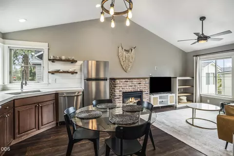 Dining - 454 NE Burnside Ave, Bend, OR 97701 photo 3 of 4