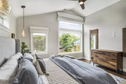 Bedroom - 454 NE Burnside Ave, Bend, OR 97701 photo 2 of 4