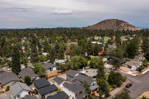View/Area - 454 NE Burnside Ave, Bend, OR 97701 photo 4 of 5
