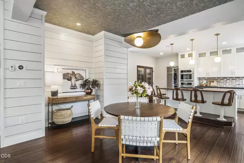 Dining - 454 NE Burnside Ave, Bend, OR 97701 photo 2 of 4