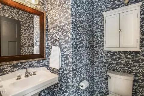 Bath - 454 NE Burnside Ave, Bend, OR 97701 photo 1 of 6
