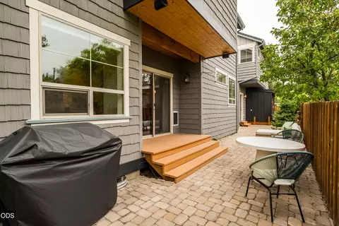 Exterior - 454 NE Burnside Ave, Bend, OR 97701 photo 5 of 15