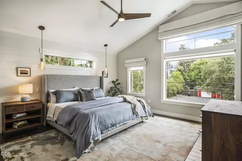 Bedroom - 454 NE Burnside Ave, Bend, OR 97701 photo 1 of 4