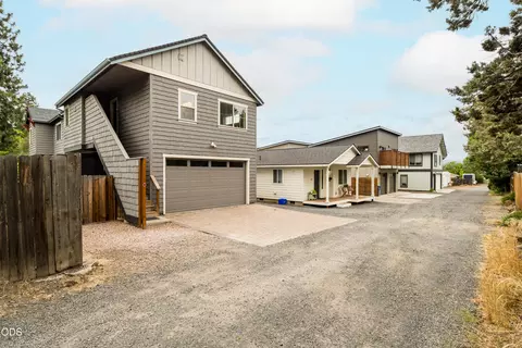 Exterior - 454 NE Burnside Ave, Bend, OR 97701 photo 11 of 15