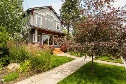 Exterior - 454 NE Burnside Ave, Bend, OR 97701 photo 2 of 15