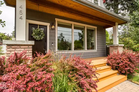Exterior - 454 NE Burnside Ave, Bend, OR 97701 photo 13 of 15