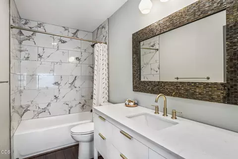 Bath - 454 NE Burnside Ave, Bend, OR 97701 photo 5 of 6
