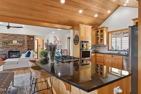 Kitchen - 577 NW Greyhawk Ave, Bend, OR 97703 photo 5 of 5