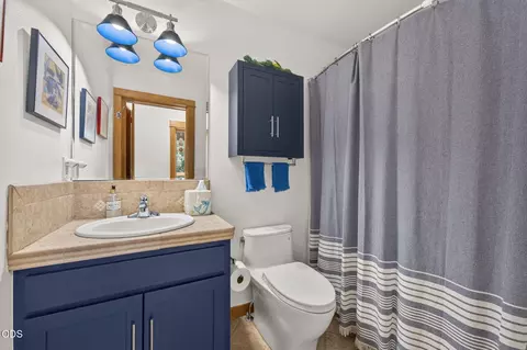 Bath - 577 NW Greyhawk Ave, Bend, OR 97703 photo 5 of 5