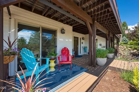 Exterior - 577 NW Greyhawk Ave, Bend, OR 97703 photo 3 of 11