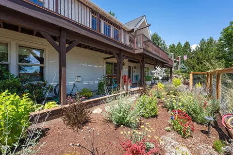 Exterior - 577 NW Greyhawk Ave, Bend, OR 97703 photo 4 of 11