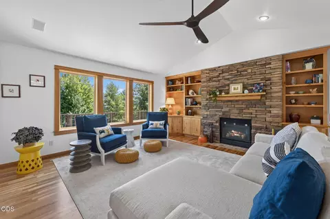 Living - 577 NW Greyhawk Ave, Bend, OR 97703 photo 5 of 7