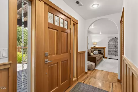 Entry Way - 577 NW Greyhawk Ave, Bend, OR 97703 photo 5 of 5