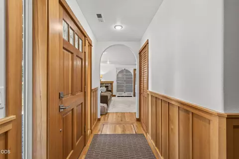 Entry Way - 577 NW Greyhawk Ave, Bend, OR 97703 photo 4 of 5