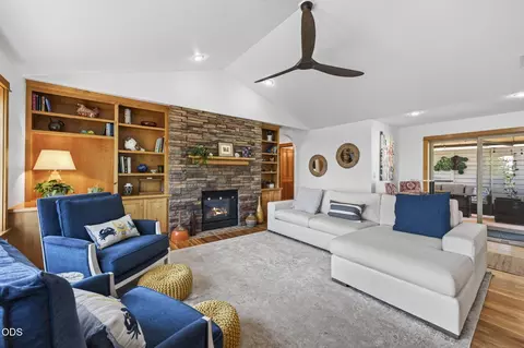 Living - 577 NW Greyhawk Ave, Bend, OR 97703 photo 3 of 7