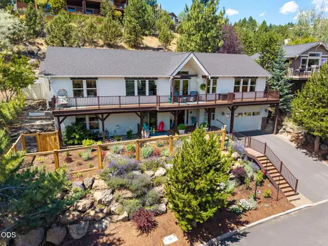 Exterior - 577 NW Greyhawk Ave, Bend, OR 97703 photo 10 of 11