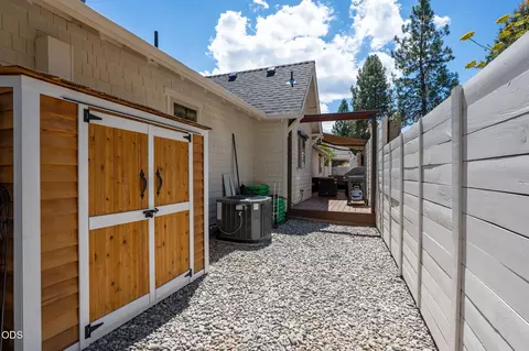 Exterior - 577 NW Greyhawk Ave, Bend, OR 97703 photo 9 of 11