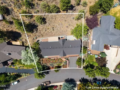 View/Area - 577 NW Greyhawk Ave, Bend, OR 97703 photo 3 of 4