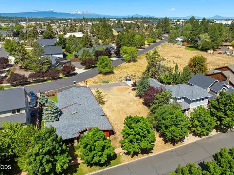 63213 Logan Ave, Bend, OR 97701 photo 2